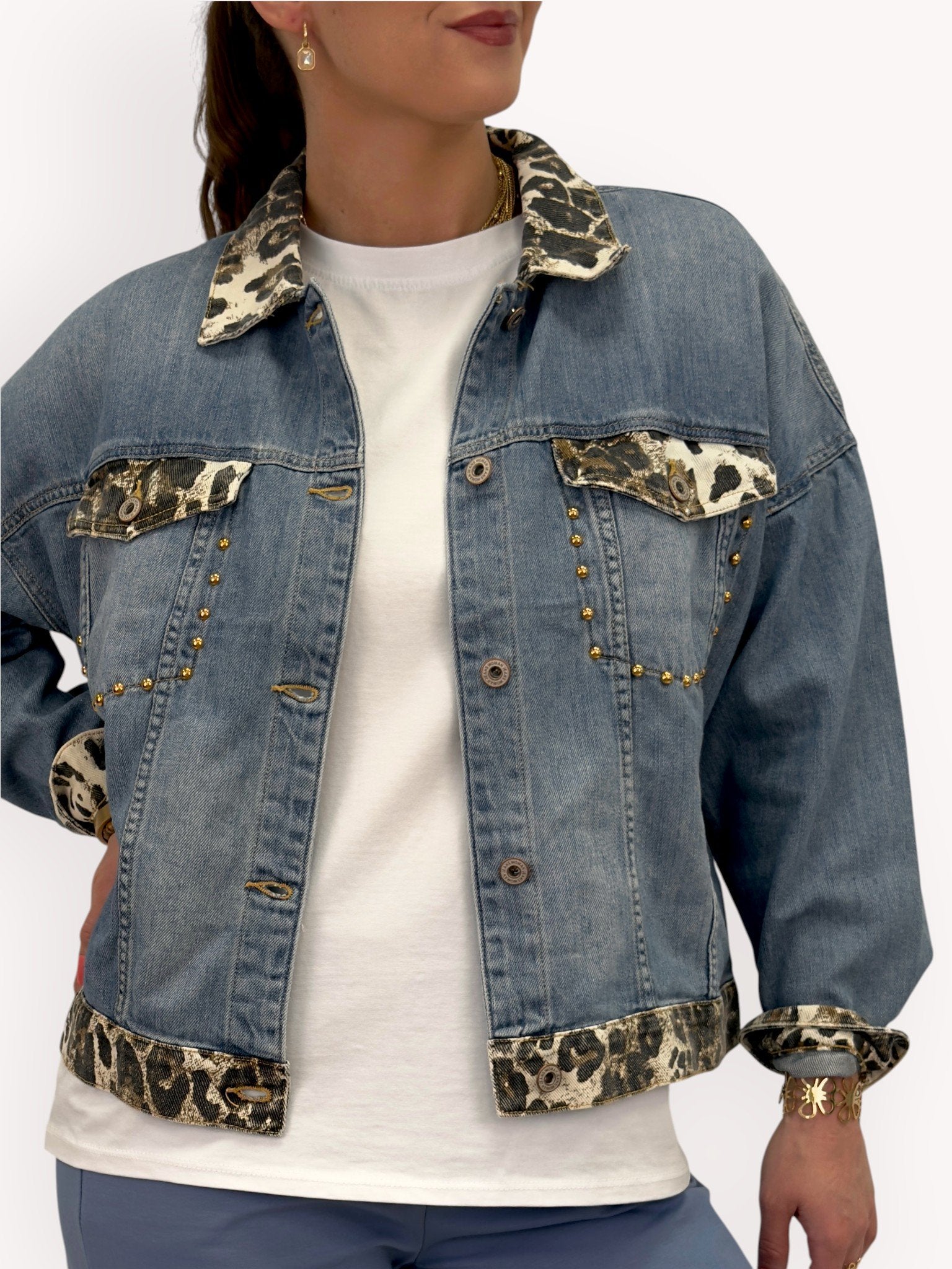 Jeansjacka med Nitar och Leodetaljer | Lilla Hem