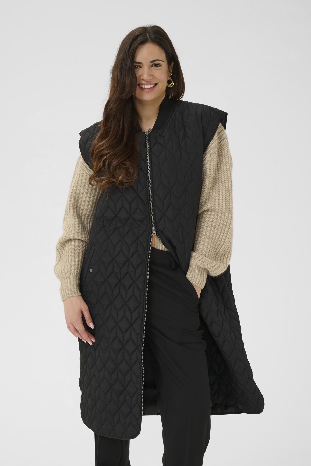 KAlelia Quilt Waist Coat Black Deep detalj - Kaffe | Lilla Hem