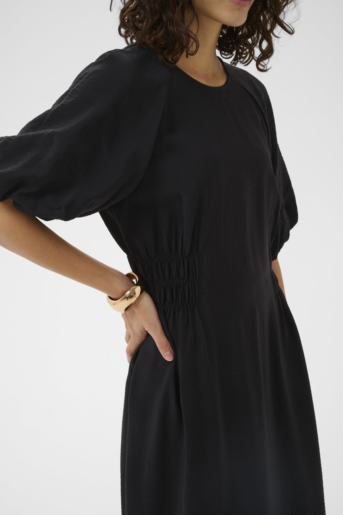 KAneema Dress Black Deep detalj | Lilla Hem