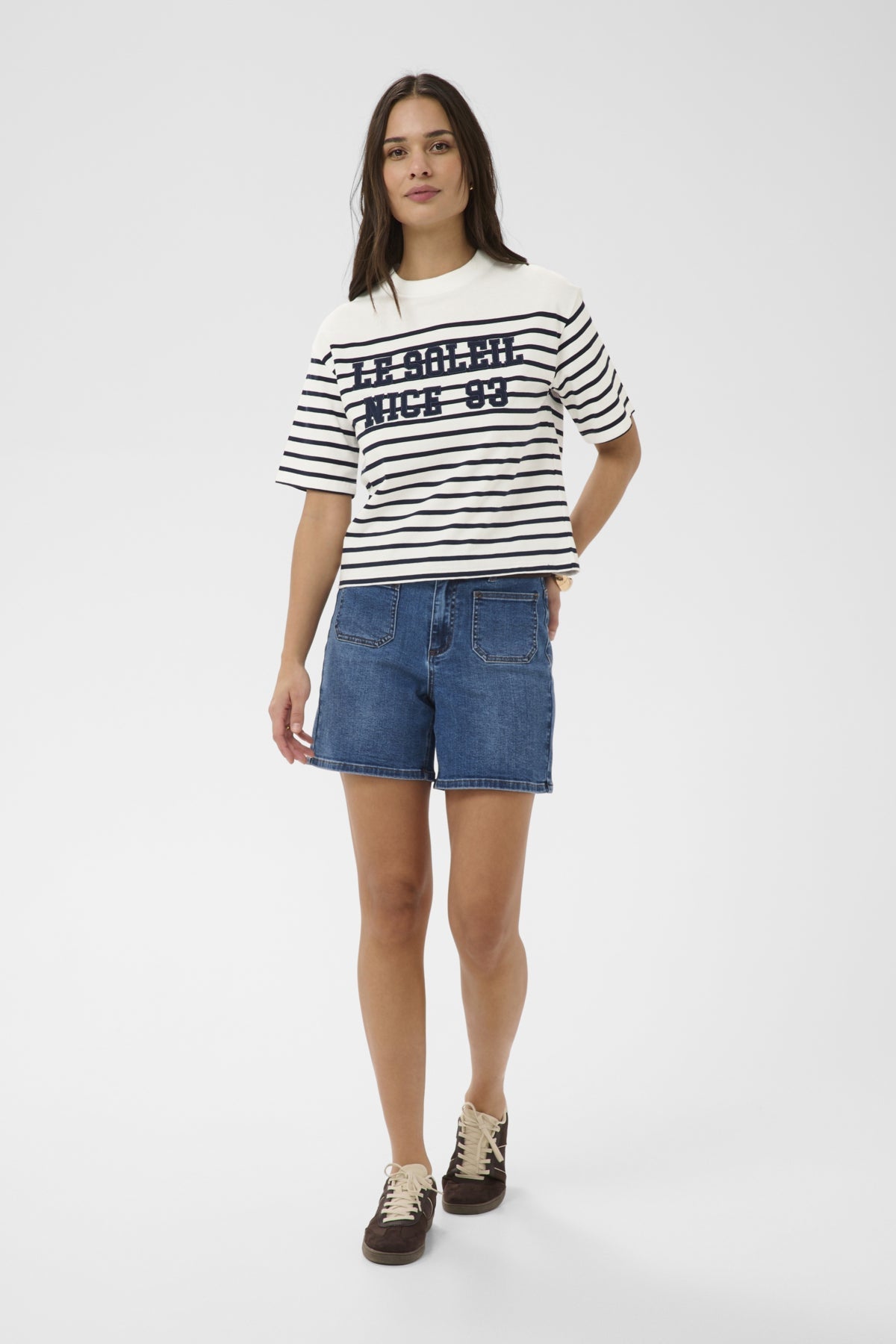 KAnolia T-Shirt Chalk/Midnight Marine Stripe närbild | Lilla Hem