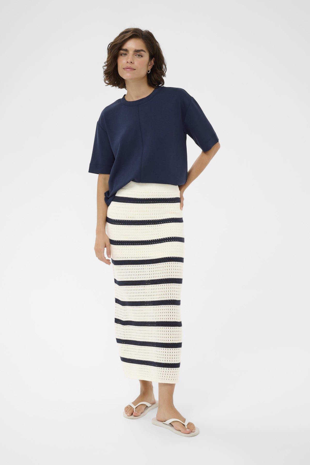 KAbrianna Knit Skirt Chalk/Midnight Marine Stripe närbild | Lilla Hem