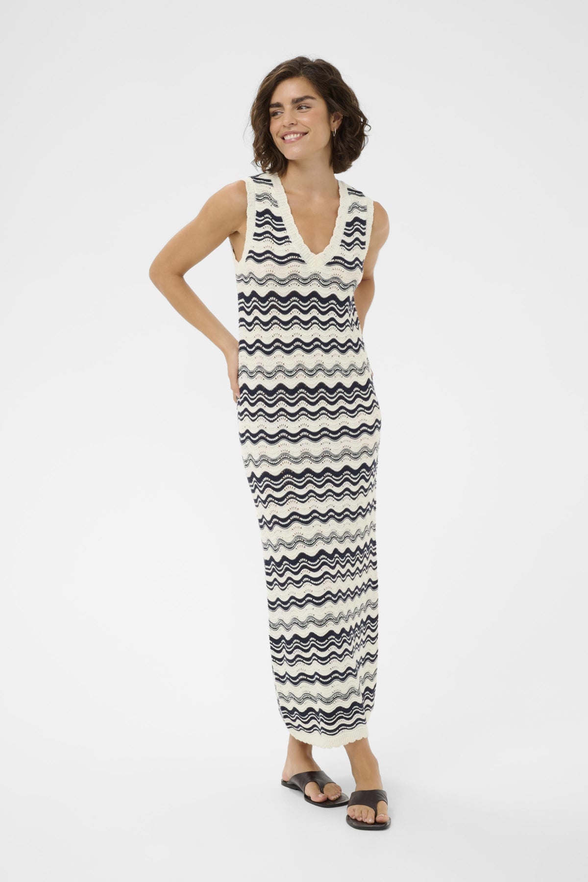 KAanna Knit Dress Chalk/Midnight M. Wavy Lines | Lilla Hem