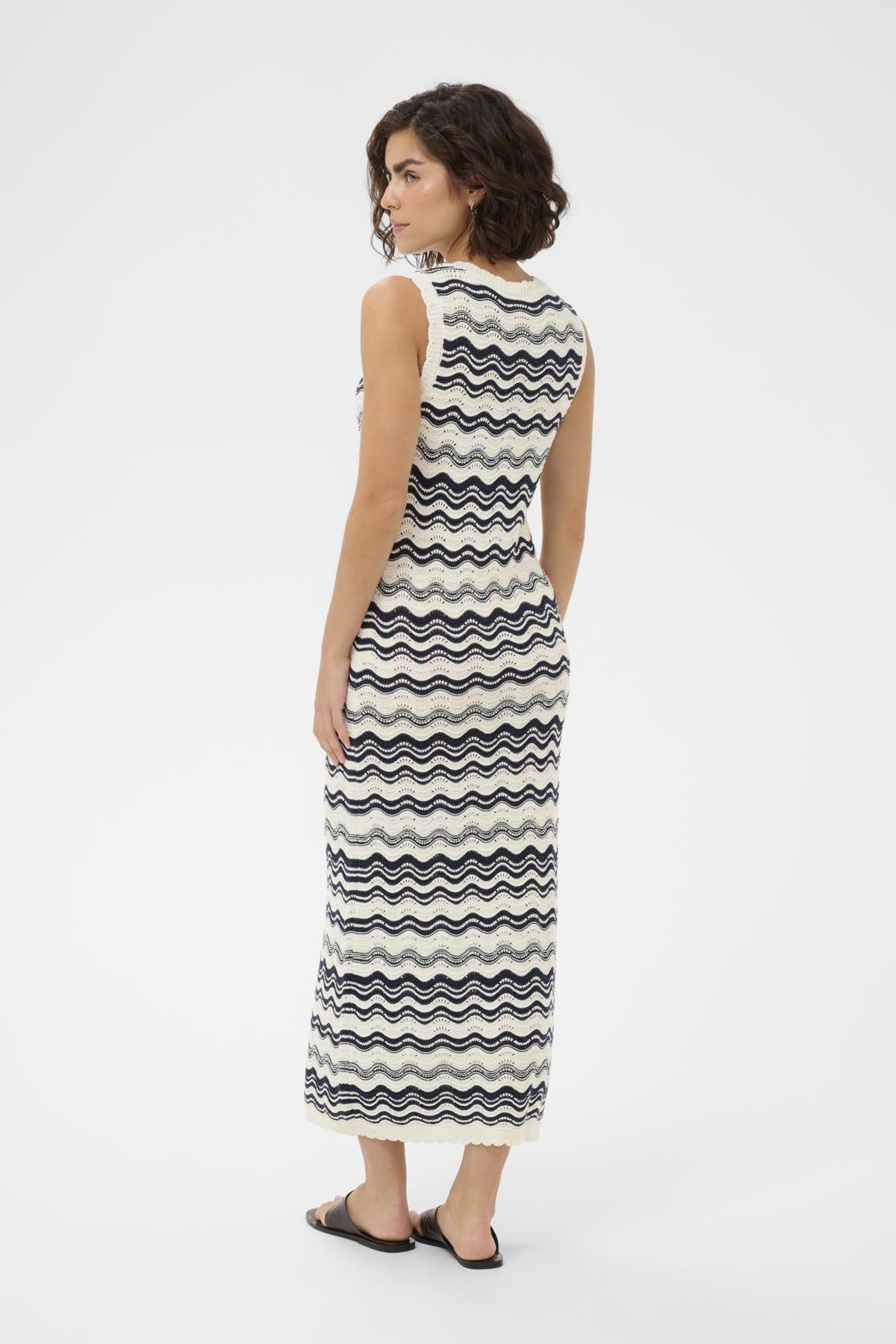 KAanna Knit Dress Chalk/Midnight M. Wavy Lines material | Lilla Hem