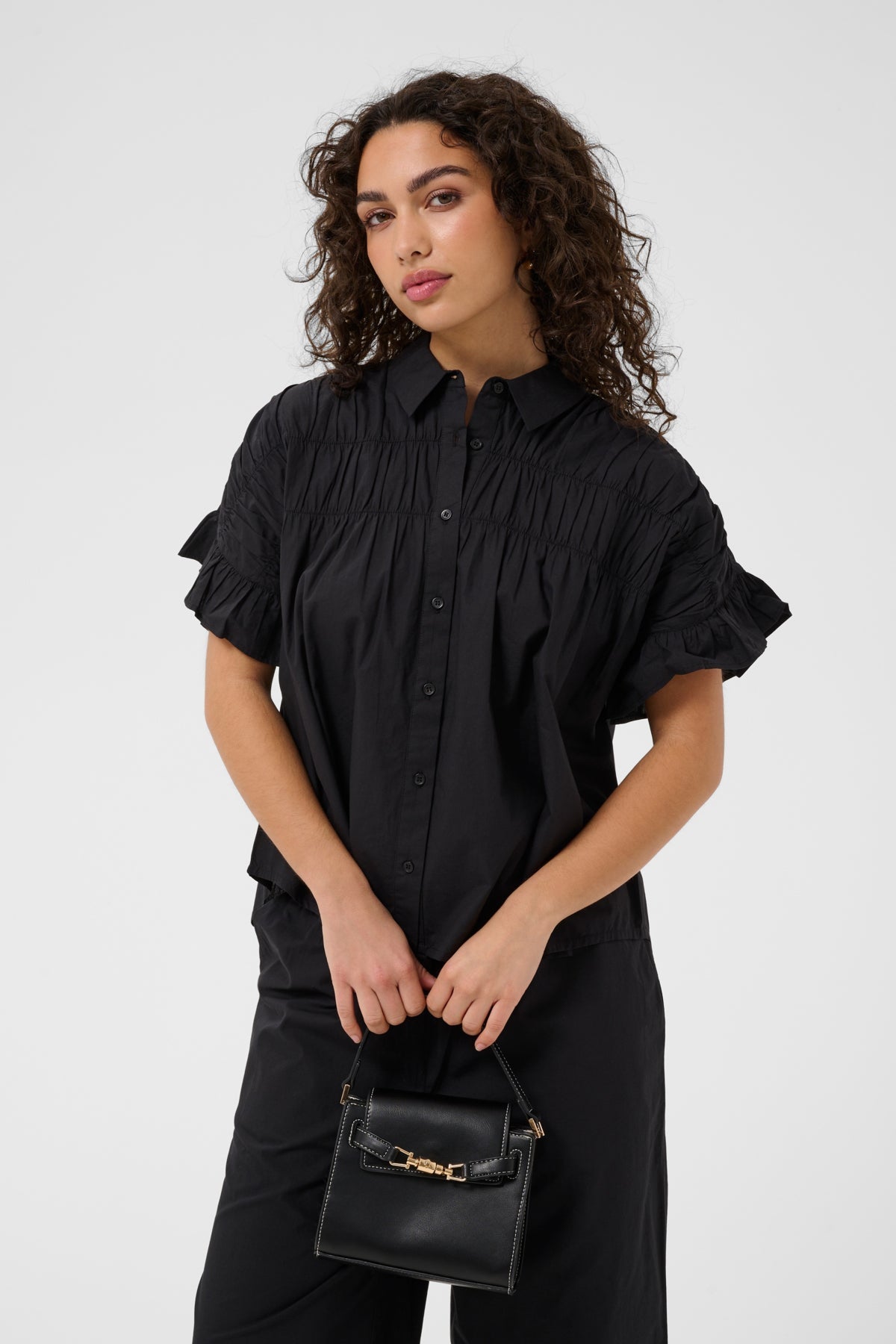 KAverdina Flouncce Shirt Black Deep helbild | Lilla Hem