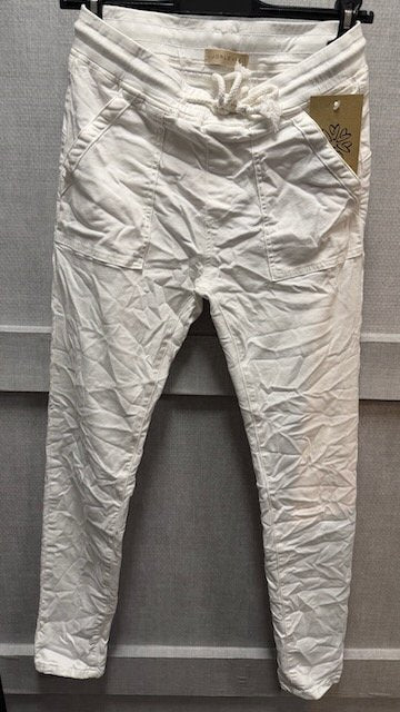 Jogger Jeans White i White från Jörlevik of Sweden - framsida | Lilla Hem