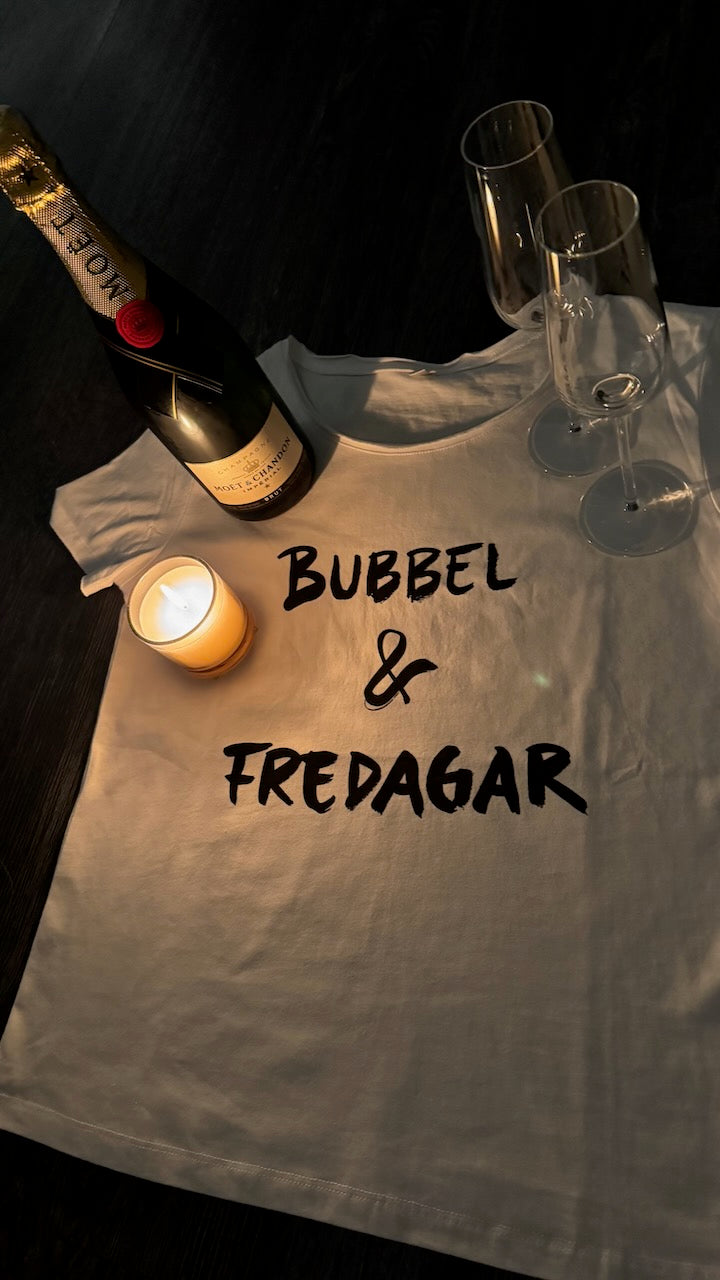 T-shirt Bubbel och fredagar - AP Design hos Lilla Hem