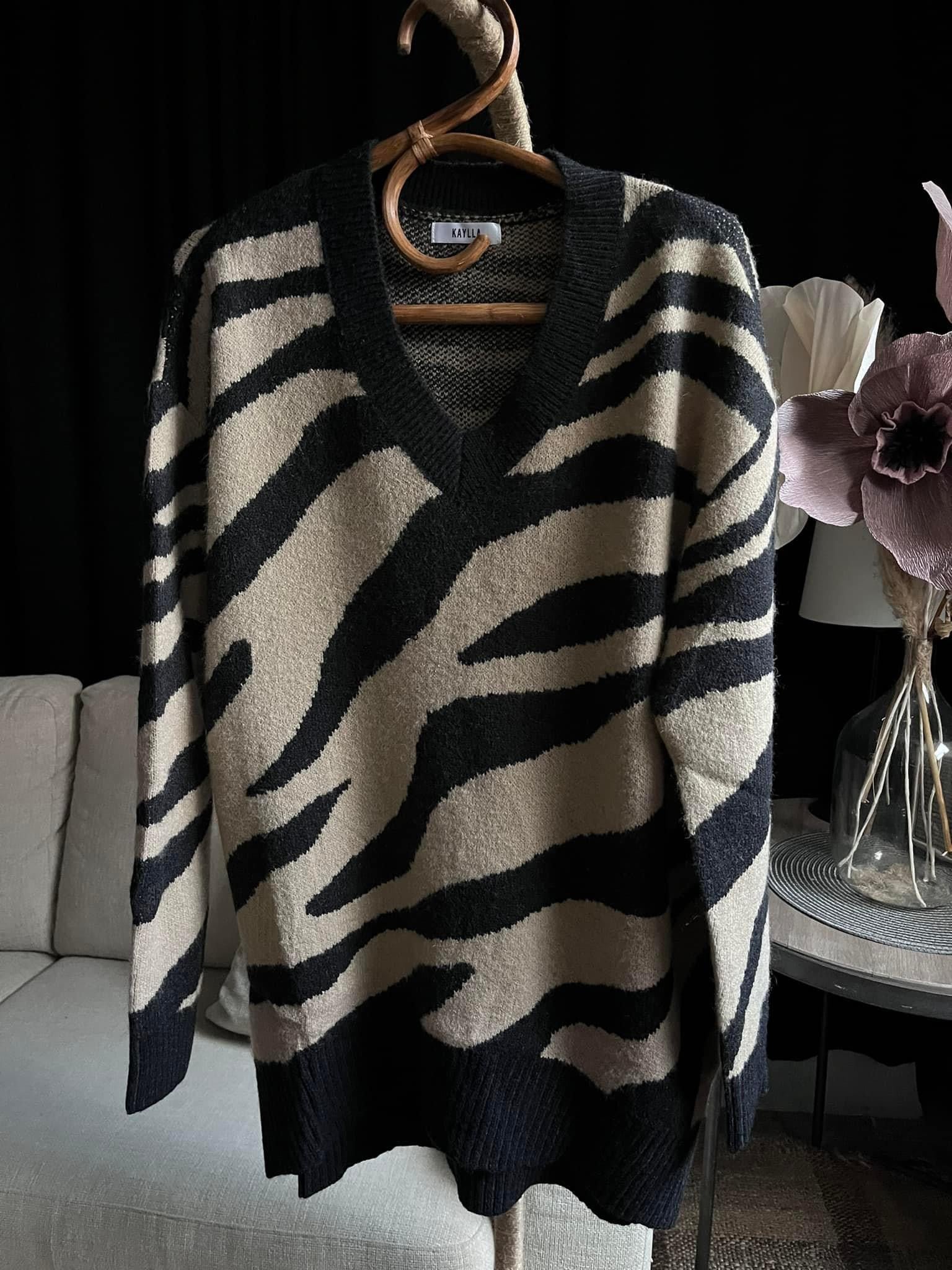 V-ringad tröja Svart/Camel - Fashion By K hos Lilla Hem