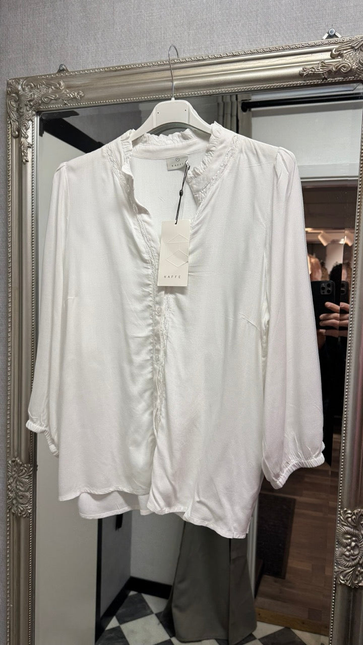 KAmicka Blouse Chalk - KAFFE hos Lilla Hem