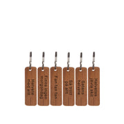 Nyckelring av trä olika budskap - Different Design hos Lilla Hem