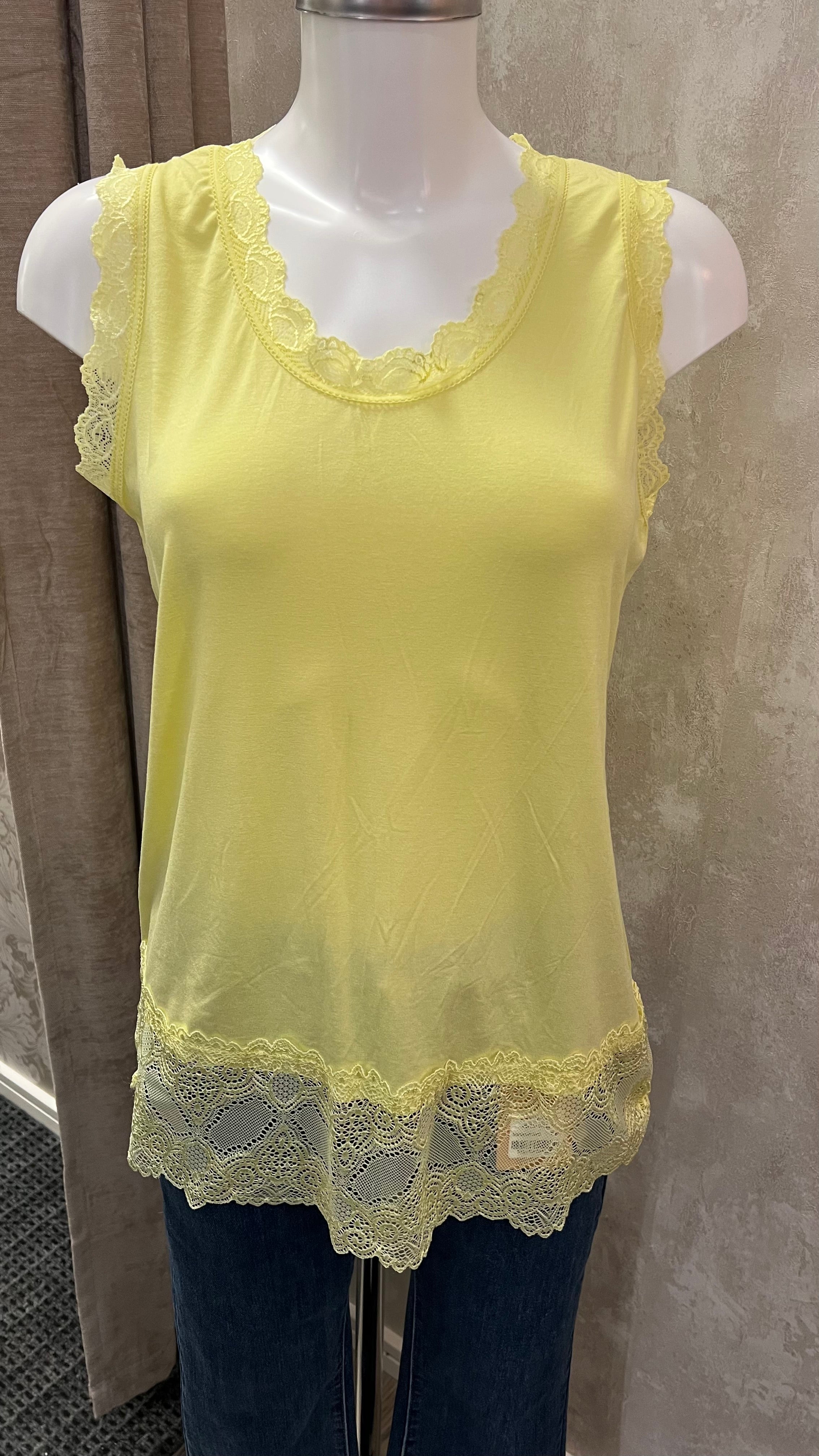 Spetslinne Gul Onesize - Caramelle Fashion hos Lilla Hem