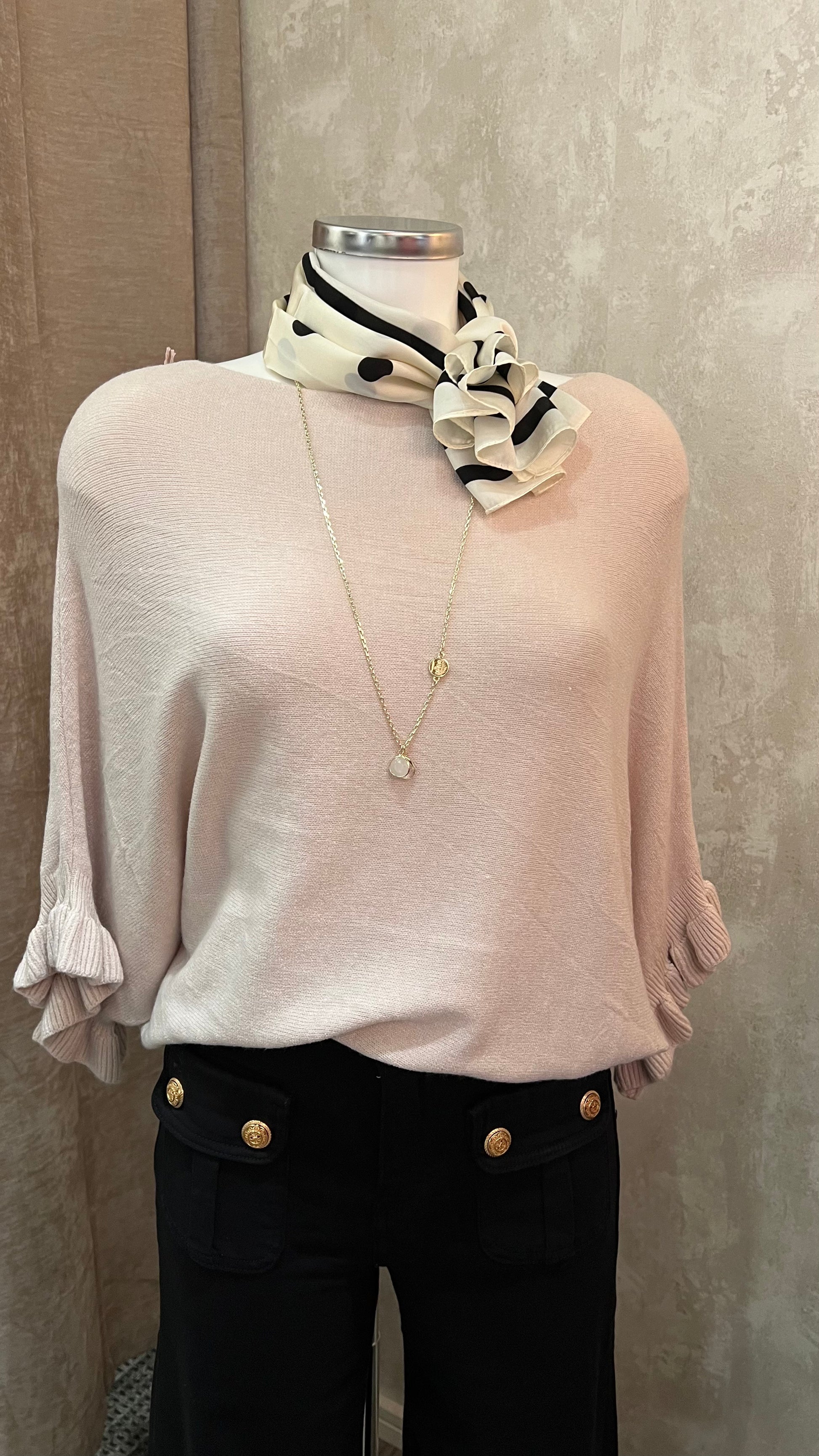 Stickad topp med volang Onesize - Caramelle Fashion hos Lilla Hem