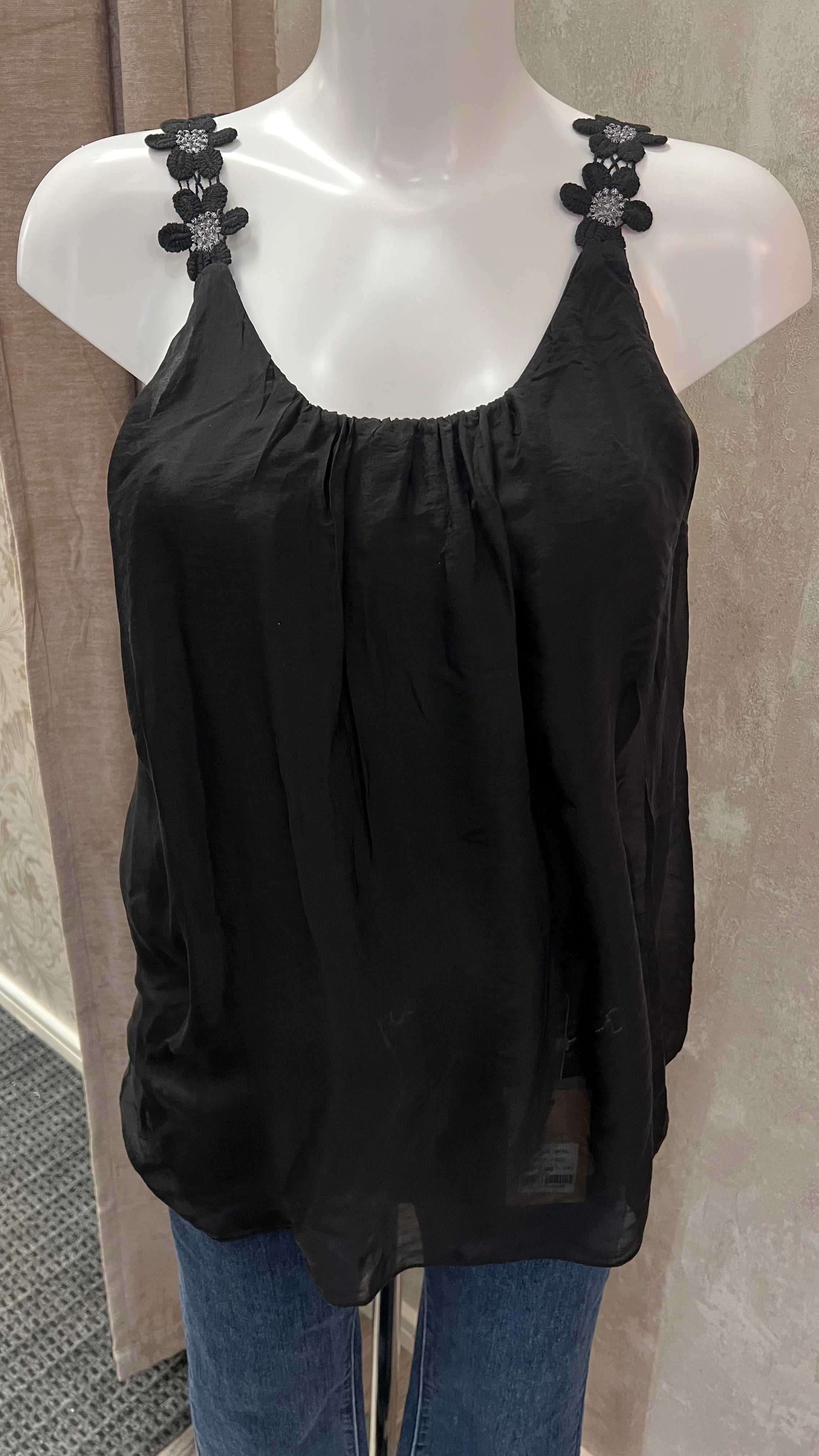 Linne med blomblad Onesize - Caramelle Fashion hos Lilla Hem