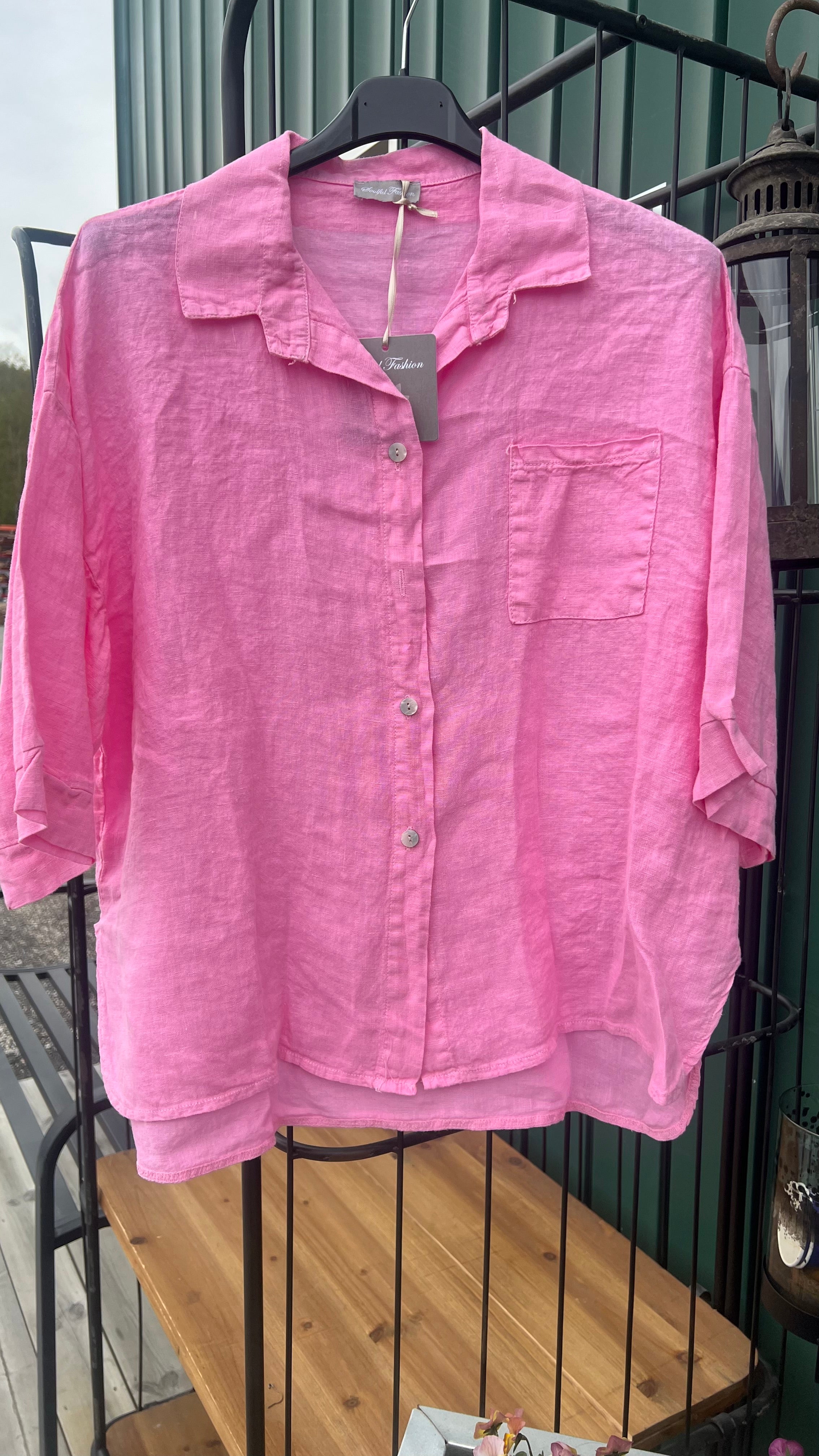 Anne linneskjorta Bubbelgum Onesize - L8 Fashion hos Lilla Hem