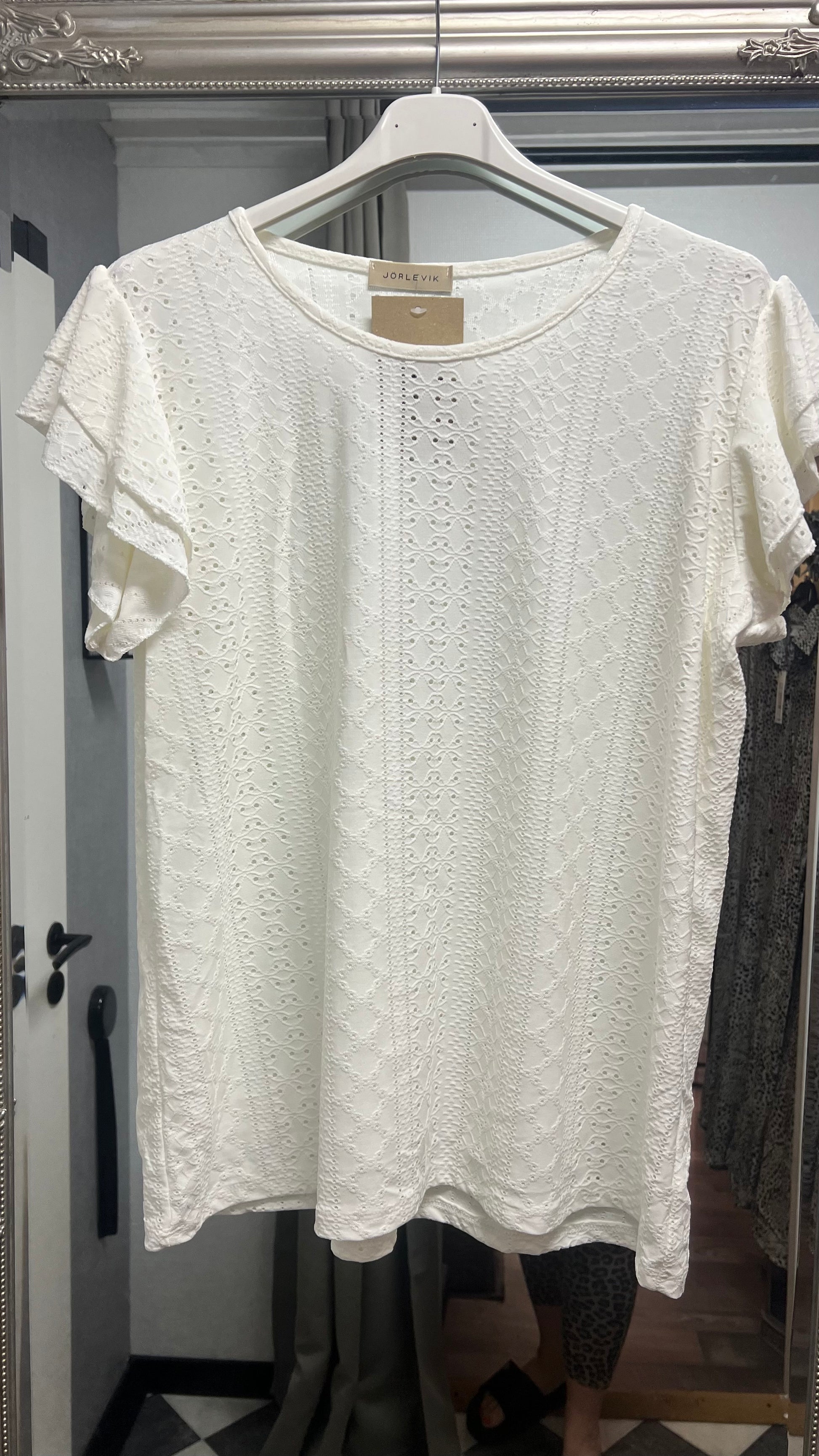 Eowyn Broderad blus, kort Vit Onesize - Jörlevik of Sweden hos Lilla Hem