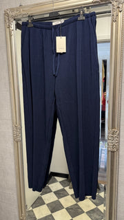 Byxa Bytrissa Navy - B. YOUNG hos Lilla Hem