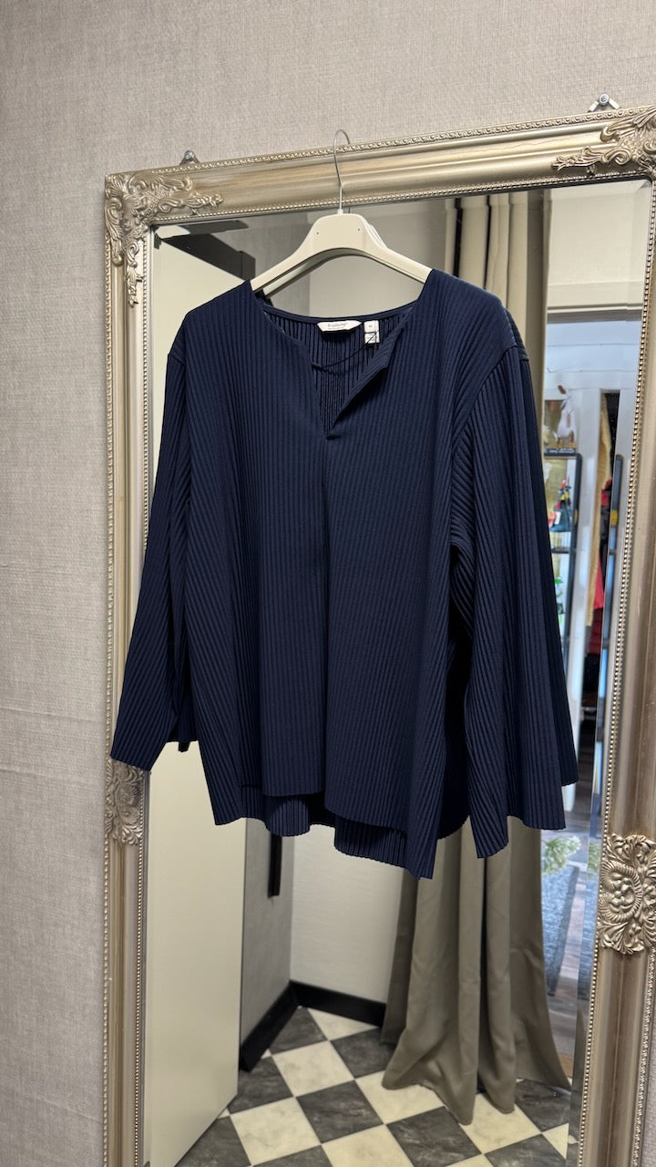 T-shirt Bytrissa Navy- - B. YOUNG hos Lilla Hem