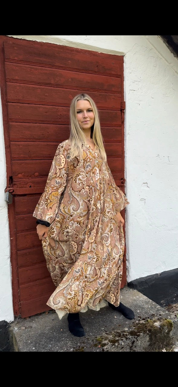 Klänning Zassi Amber - Jörlevik of Sweden hos Lilla Hem