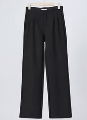 Byxa med diskreta pressveck Black - Caramelle Fashion hos Lilla Hem