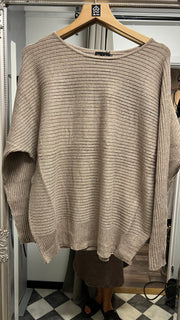 Stickad topp med rund hals - Caramelle Fashion hos Lilla Hem