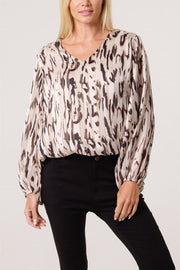 Blus med printat mönster - Caramelle Fashion hos Lilla Hem
