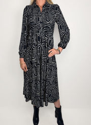 Mönstrad klänning med stretch - Caramelle Fashion hos Lilla Hem