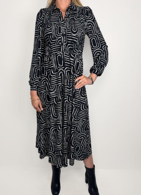 Mönstrad klänning med stretch - Caramelle Fashion hos Lilla Hem