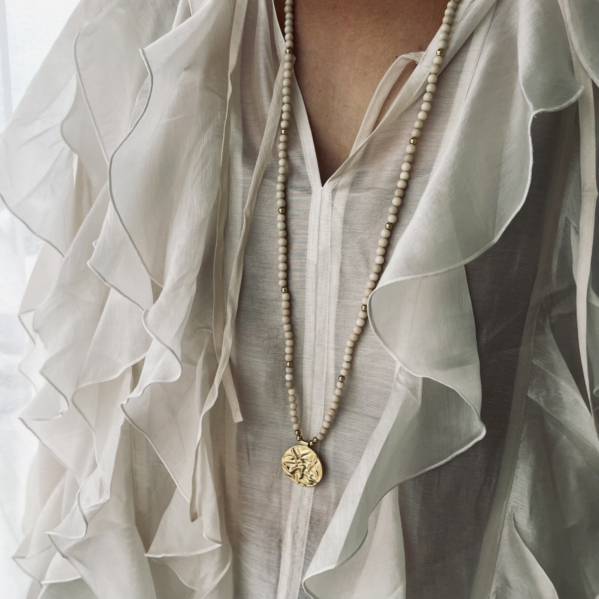 Karma Necklace Ivory/gold - Bud To Rose | Lilla Hem