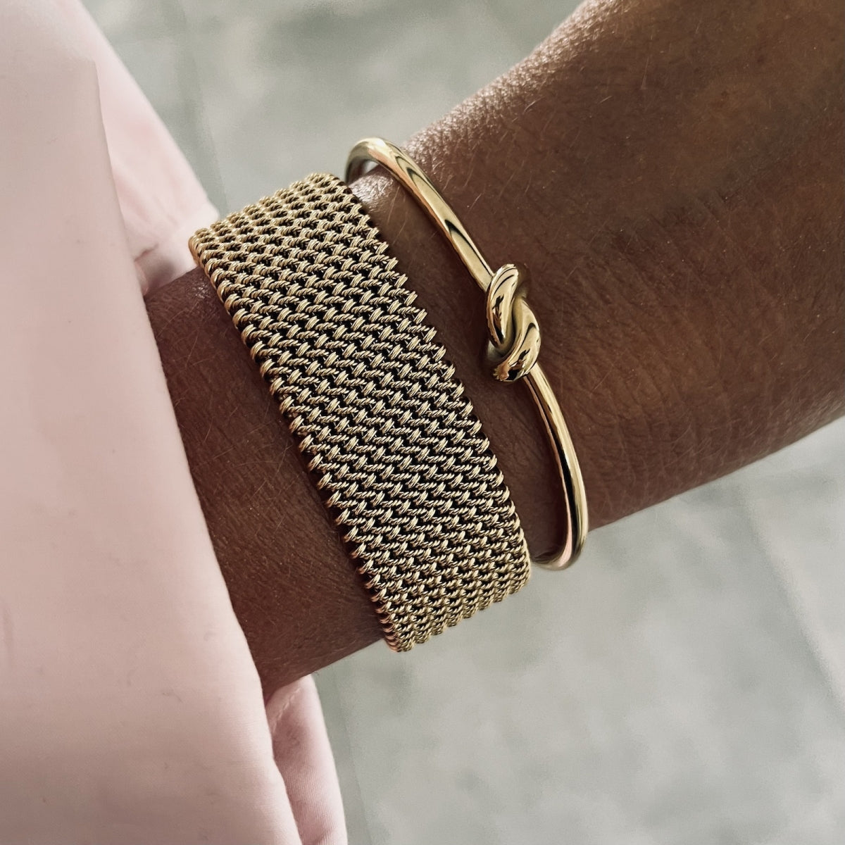 Knot Bangle Gold - Bud To Rose | Lilla Hem