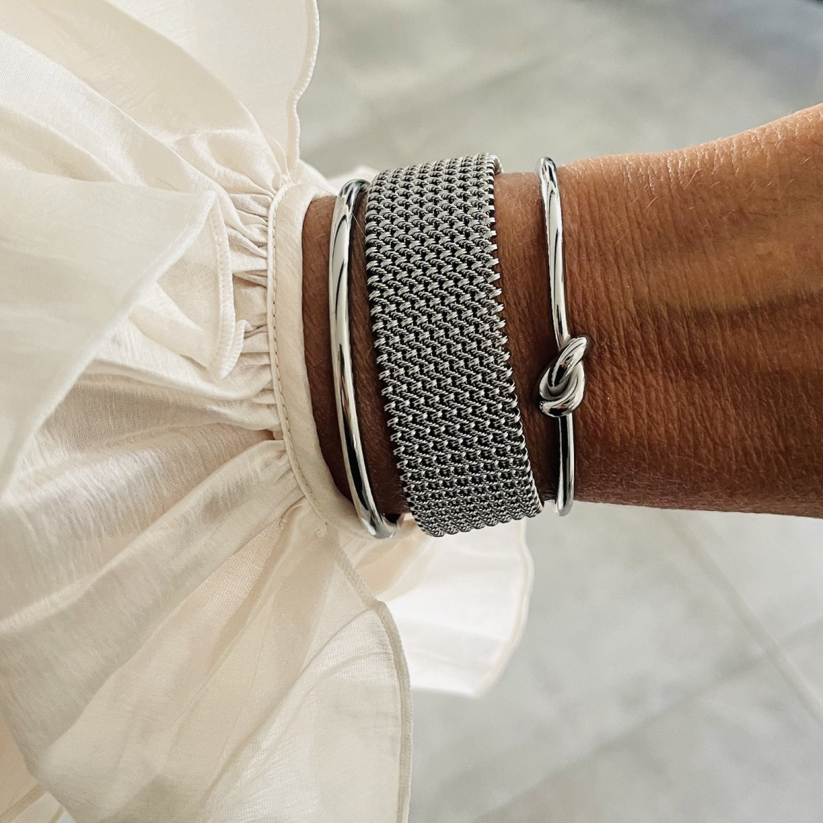 Knot Bangle Silver - Bud To Rose | Lilla Hem