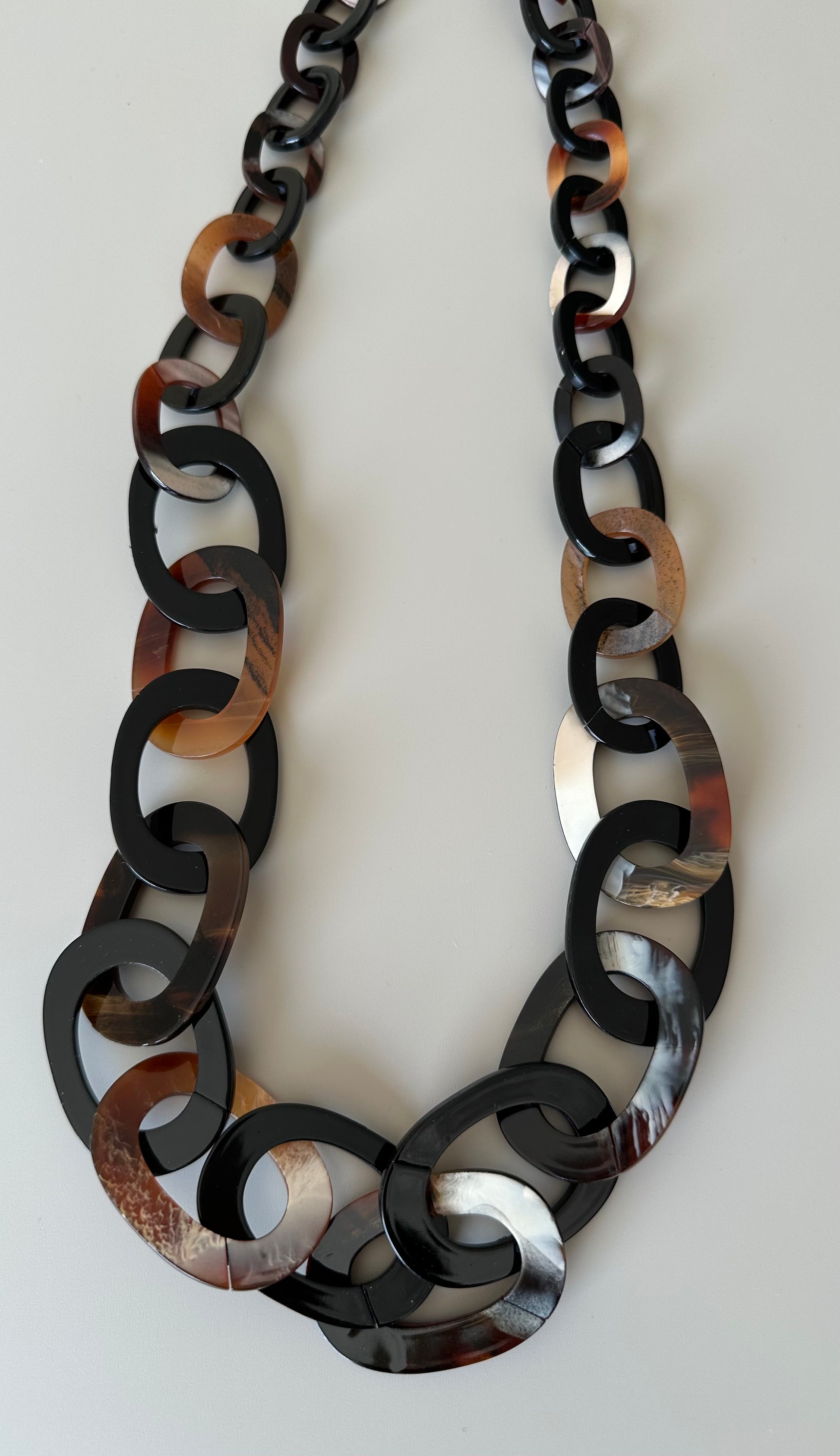 Halsband med stora, ovala länkar - By Odahl hos Lilla Hem