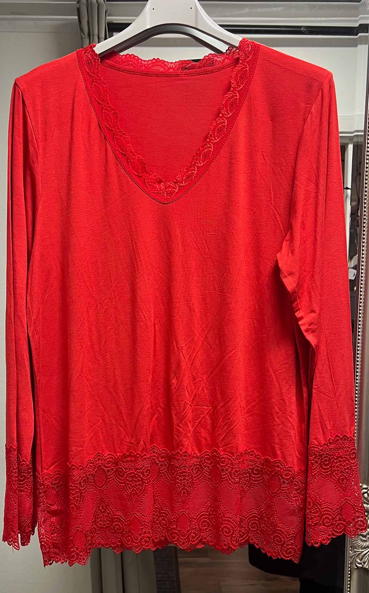 Långärmad Topp med Spetsärm och Spetskant - Caramelle Fashion | Lilla Hem