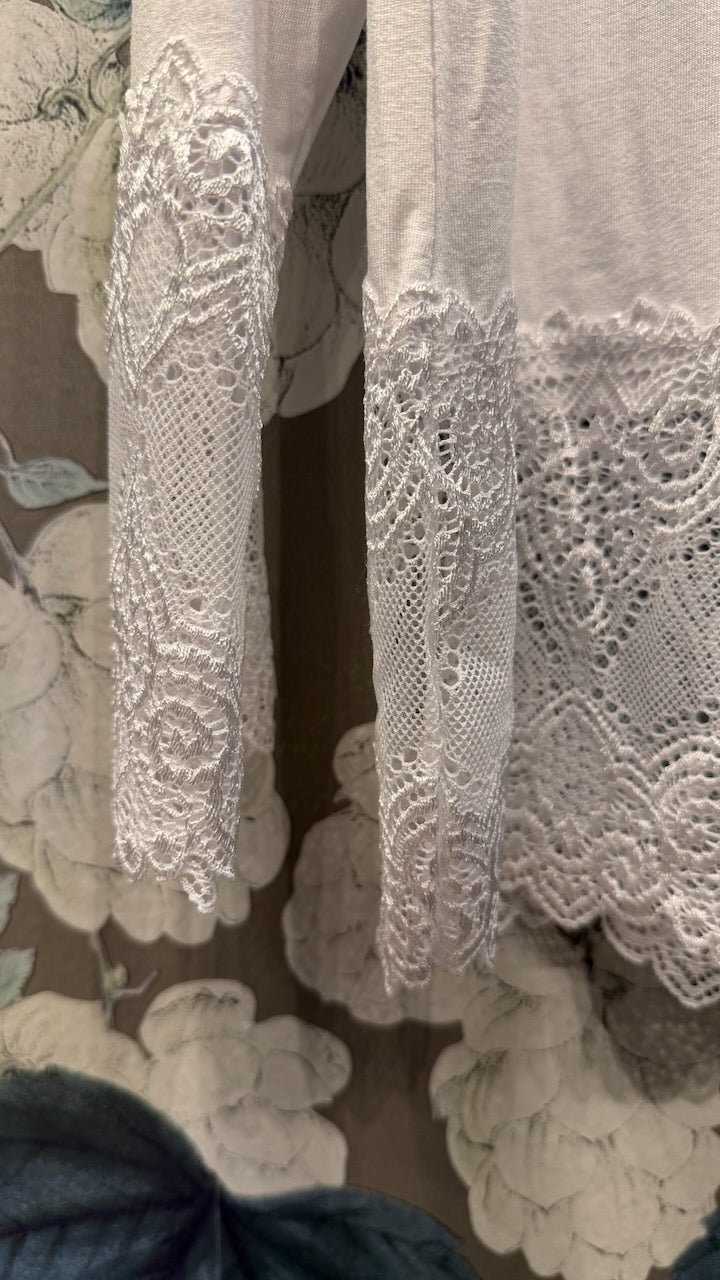 Långärmad Topp med Spetsärm och Spetskant - Caramelle Fashion | Lilla Hem