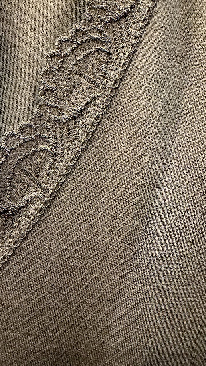 Långärmad Topp med Spetsärm och Spetskant - Caramelle Fashion | Lilla Hem