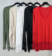 Långärmad topp med spetsärm och spetskant - Caramelle Fashion hos Lilla Hem