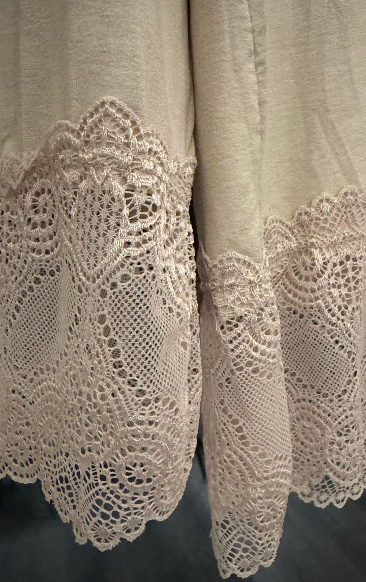 Långärmad Topp med Spetsärm och Spetskant - Caramelle Fashion | Lilla Hem