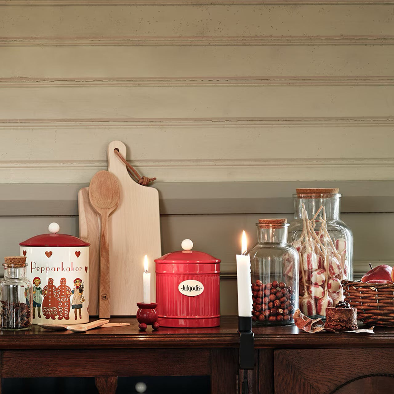 Plåtburk Hugo Julgodis Röd - Strömshaga | Lilla Hem