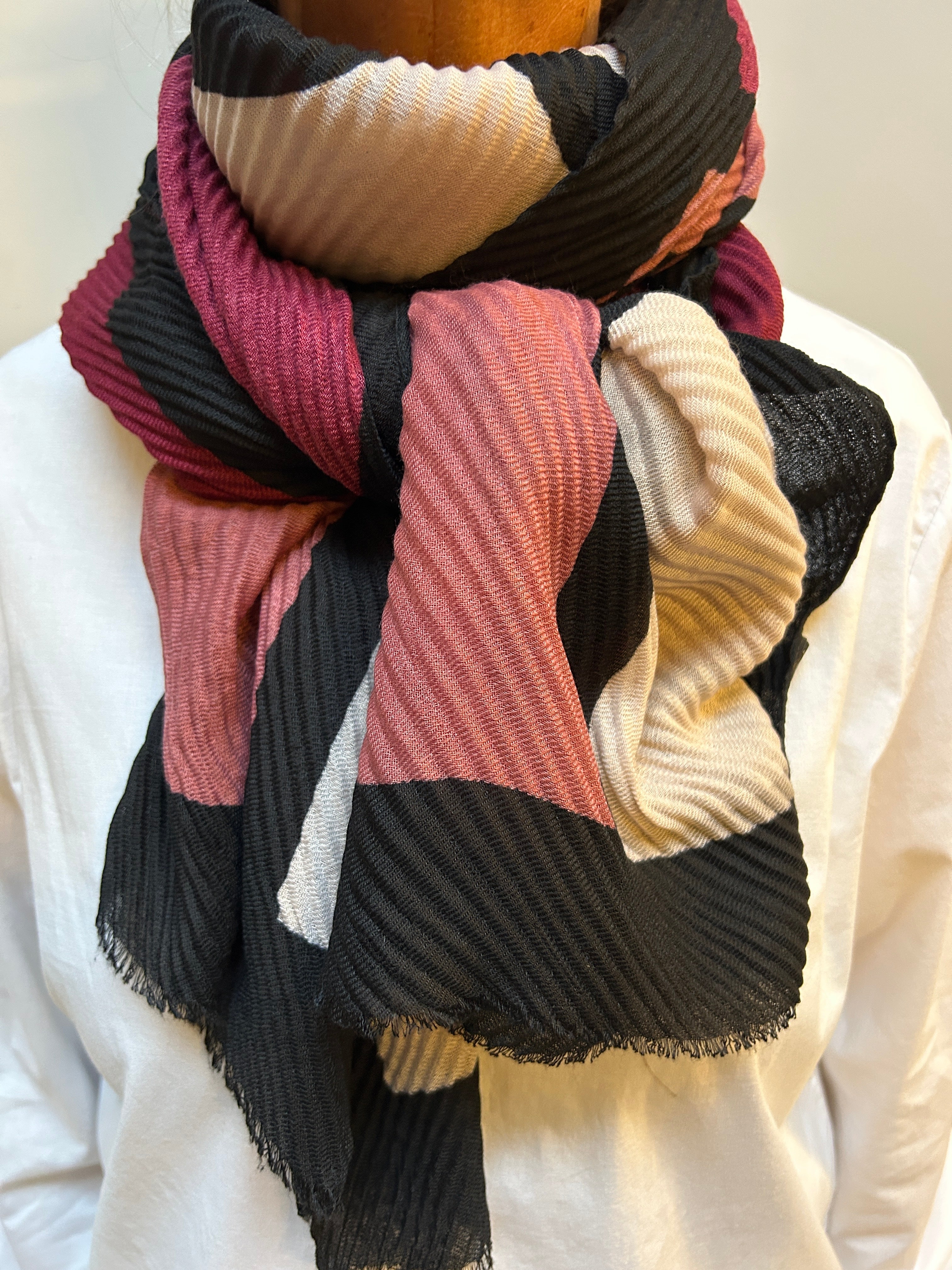 Scarf Bordeaux - THREE M hos Lilla Hem