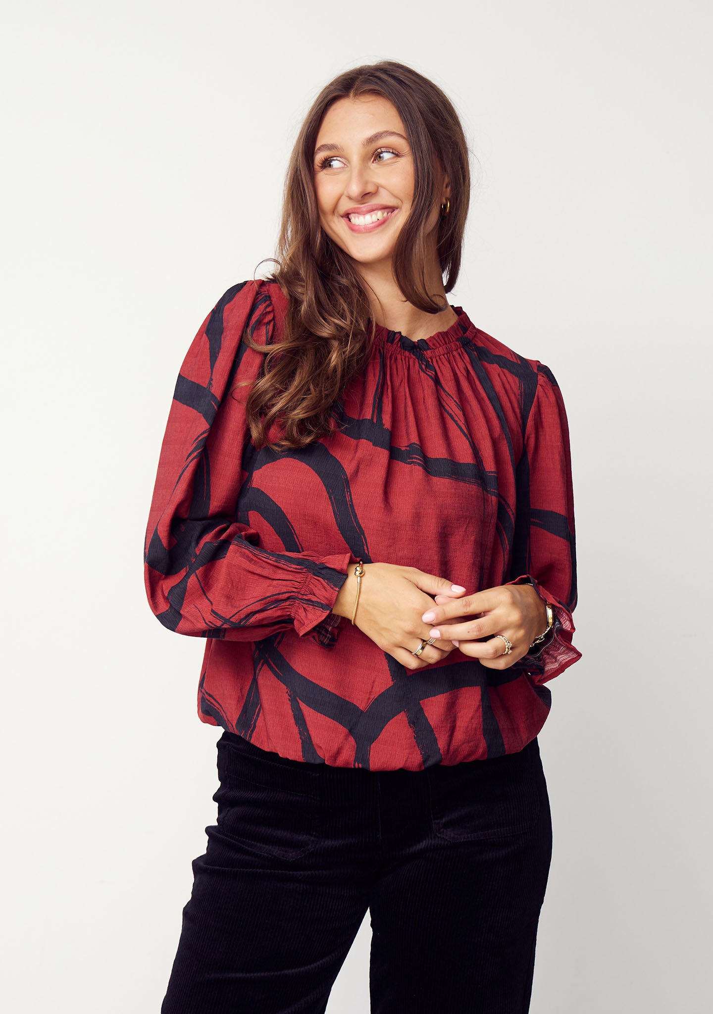Tanna Printed Blouse M97 Black On Red - I SAY | Lilla Hem