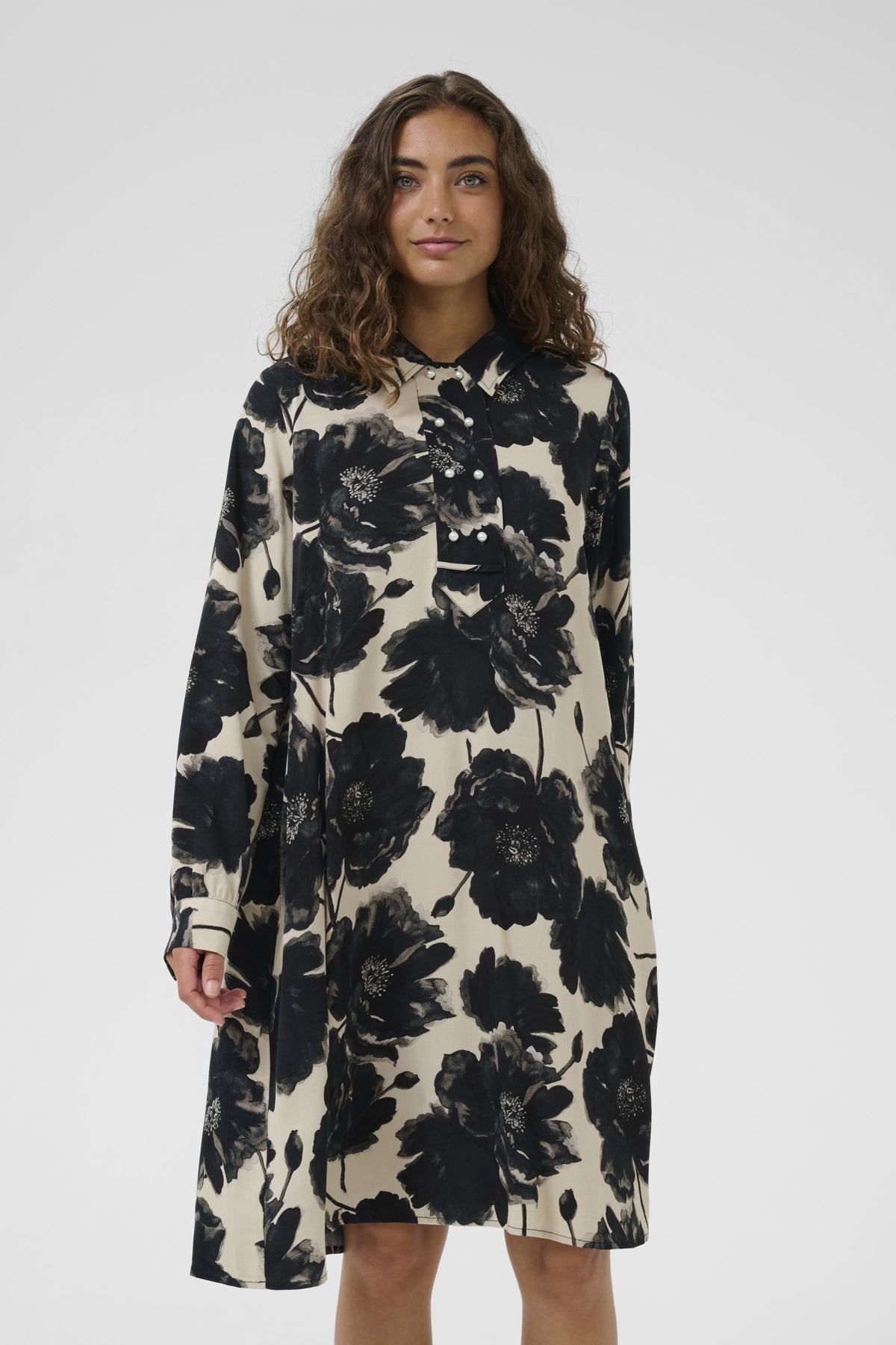 CUrachel Elitha Short Dress Black/Offwhite Flower - CULTURE | Lilla Hem