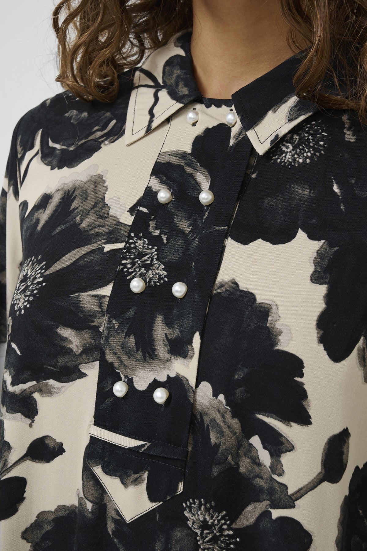 CUrachel Elitha Short Dress Black/Offwhite Flower - CULTURE | Lilla Hem