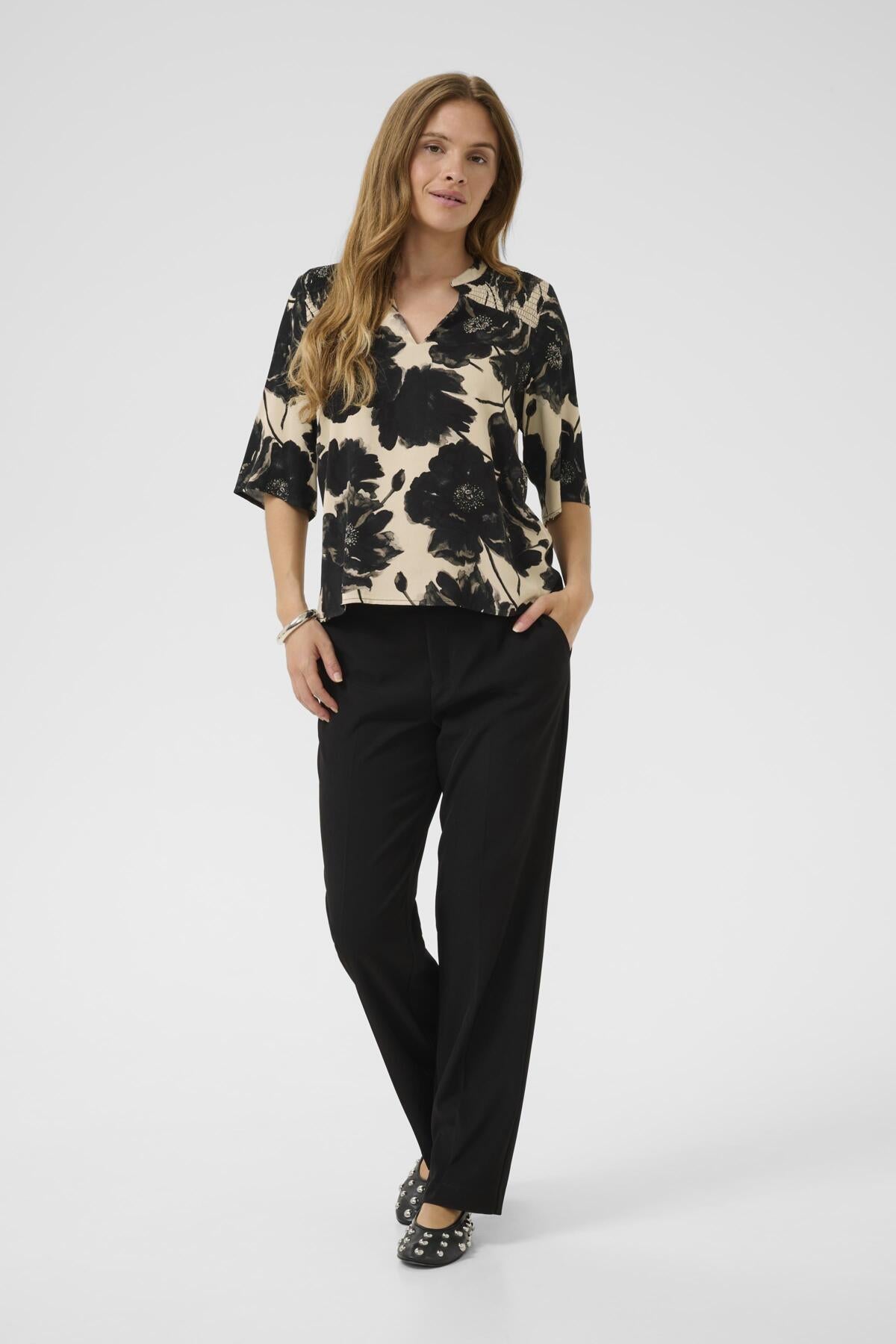 CUrachel Elitha SS Blouse Black/Offwhite Flower - CULTURE | Lilla Hem