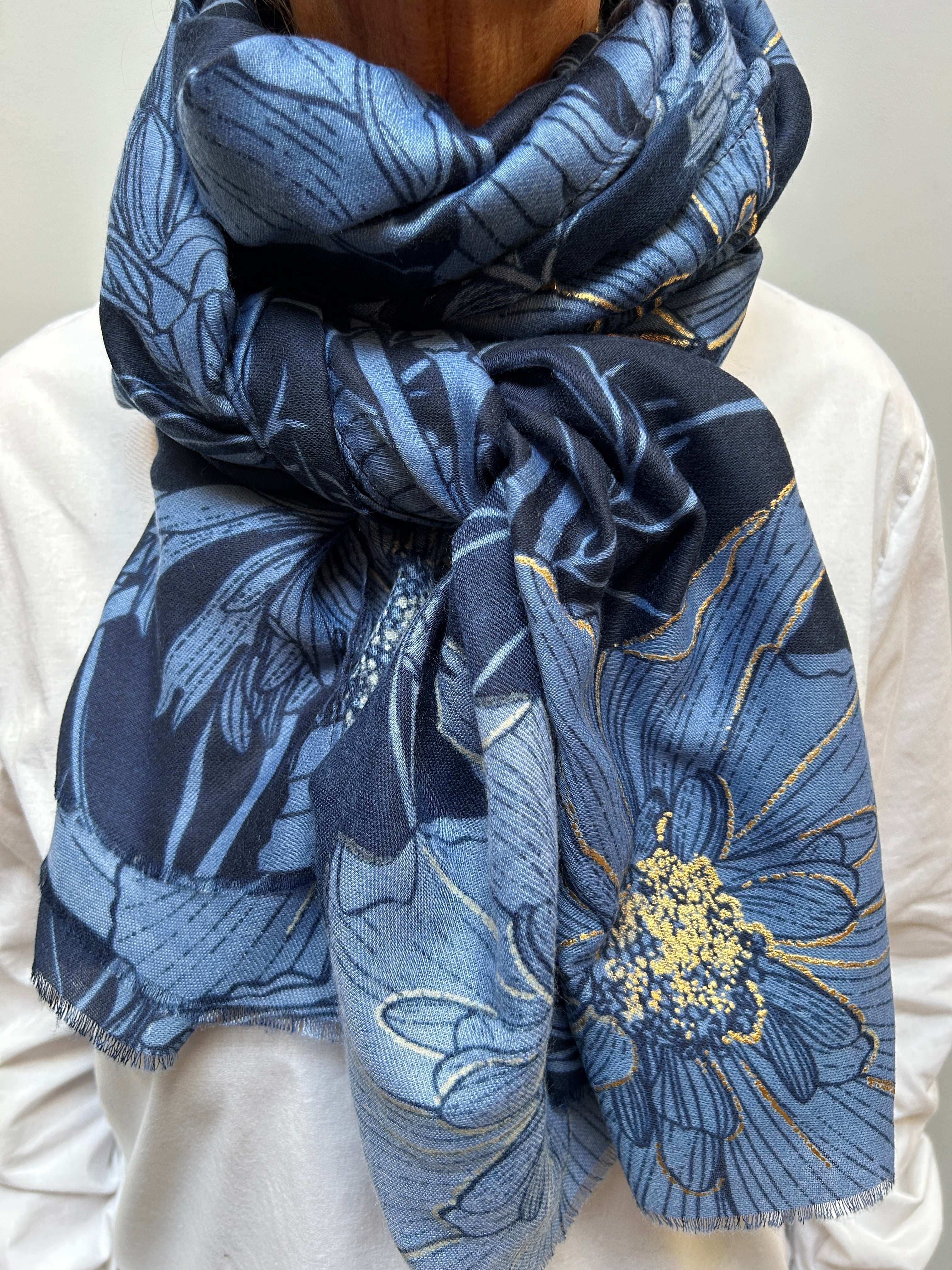 Scarves Blue Bloom - THREE M hos Lilla Hem