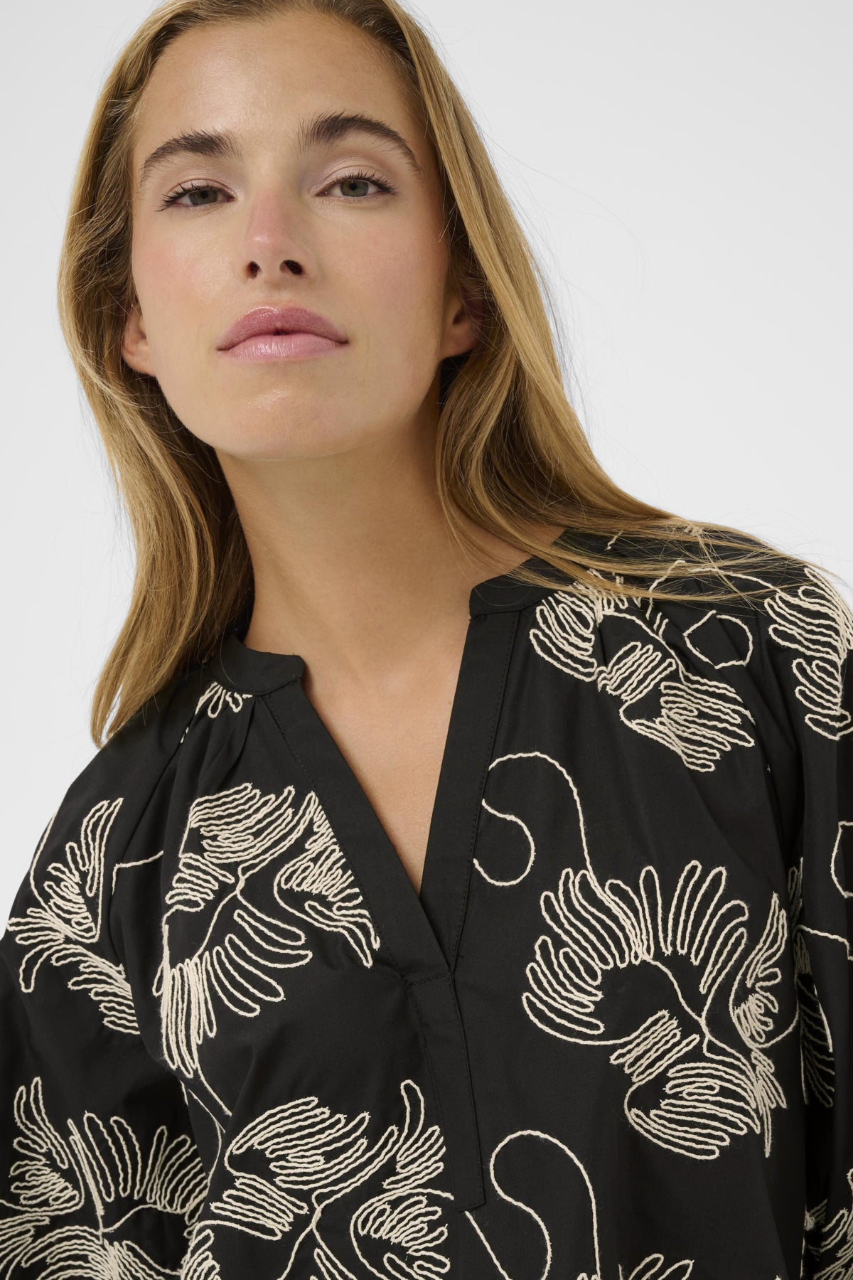KAvinie Blouse Black Chalk Embroidery - KAFFE | Lilla Hem