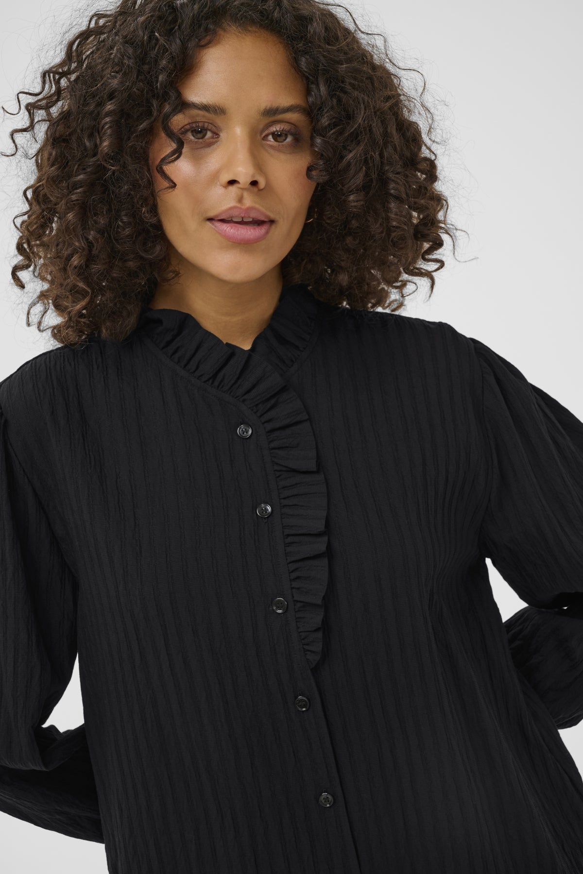 KAsuma Frill Dress Black Deep - KAFFE | Lilla Hem