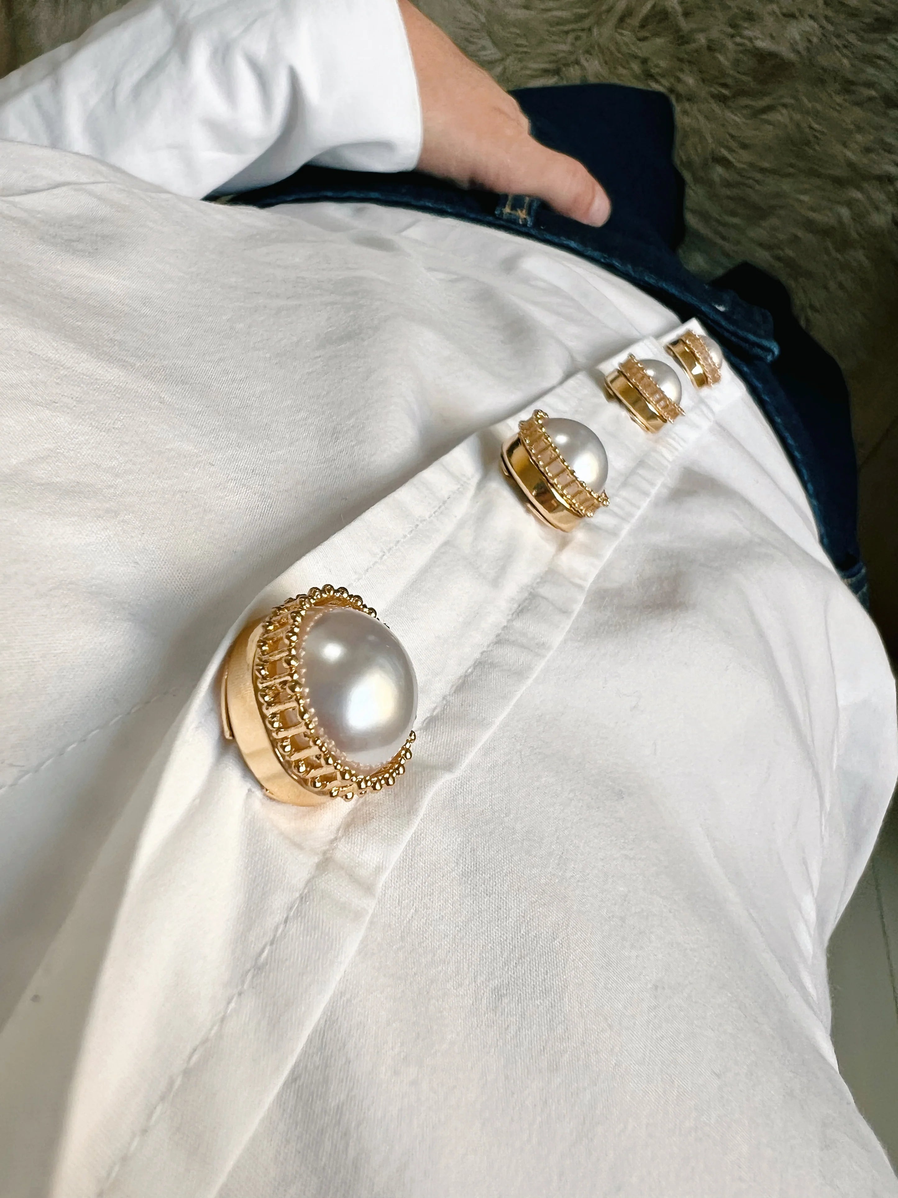 Classic Pearl Button Charm Gold Linnea - The Shoelace Brand Stockholm | Lilla Hem