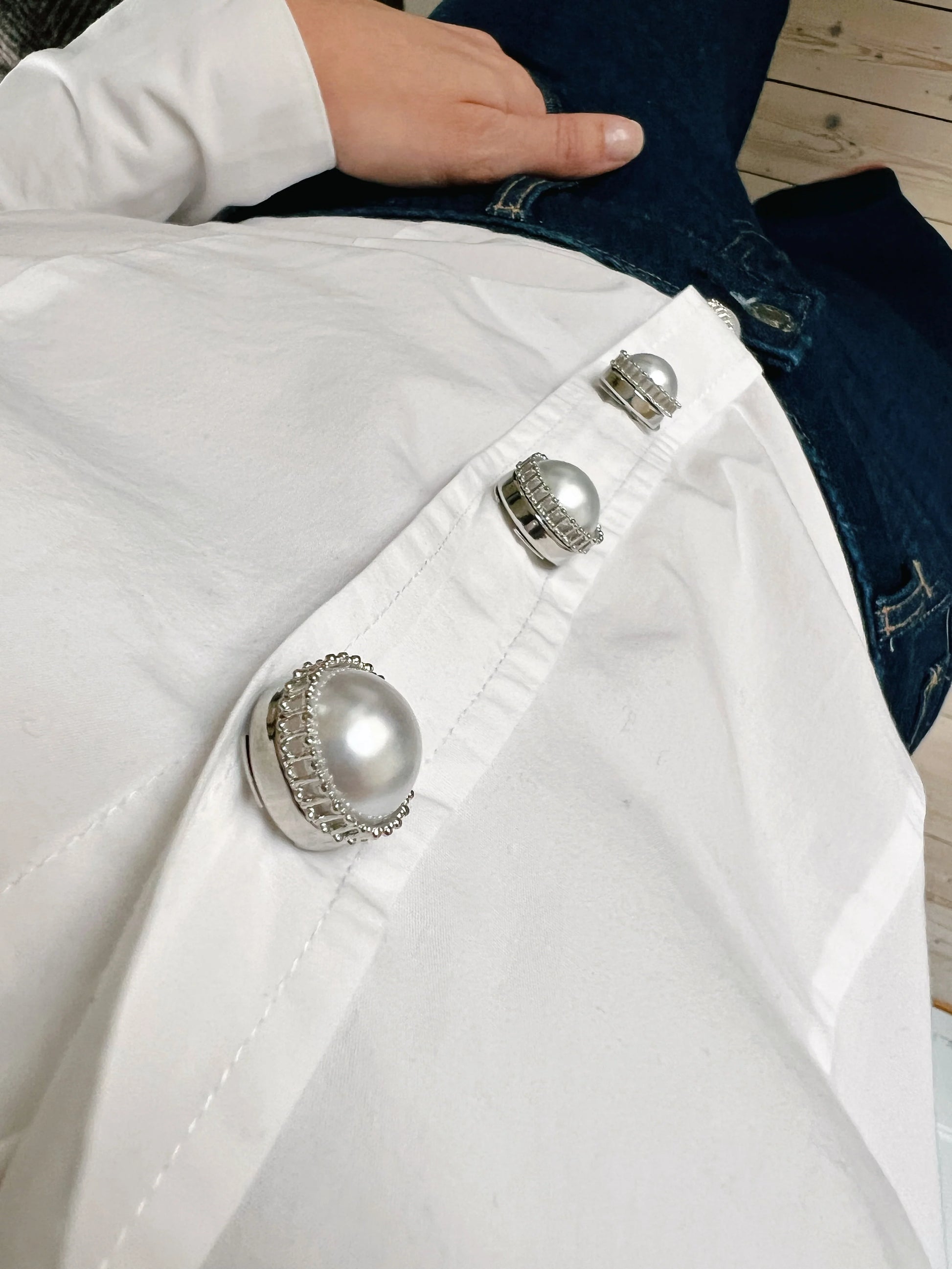 Classic Pearl Button Charm Silver Anna - The Shoelace Brand Stockholm | Lilla Hem
