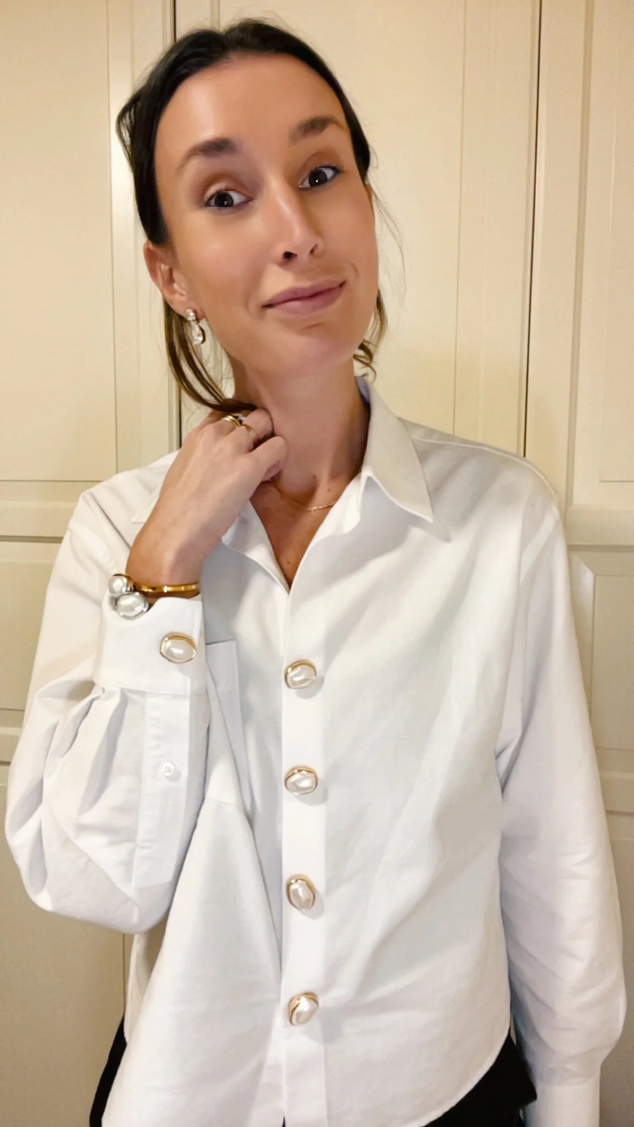 Modern Pearl Button Charm Gold Andrea - The Shoelace Brand Stockholm | Lilla Hem