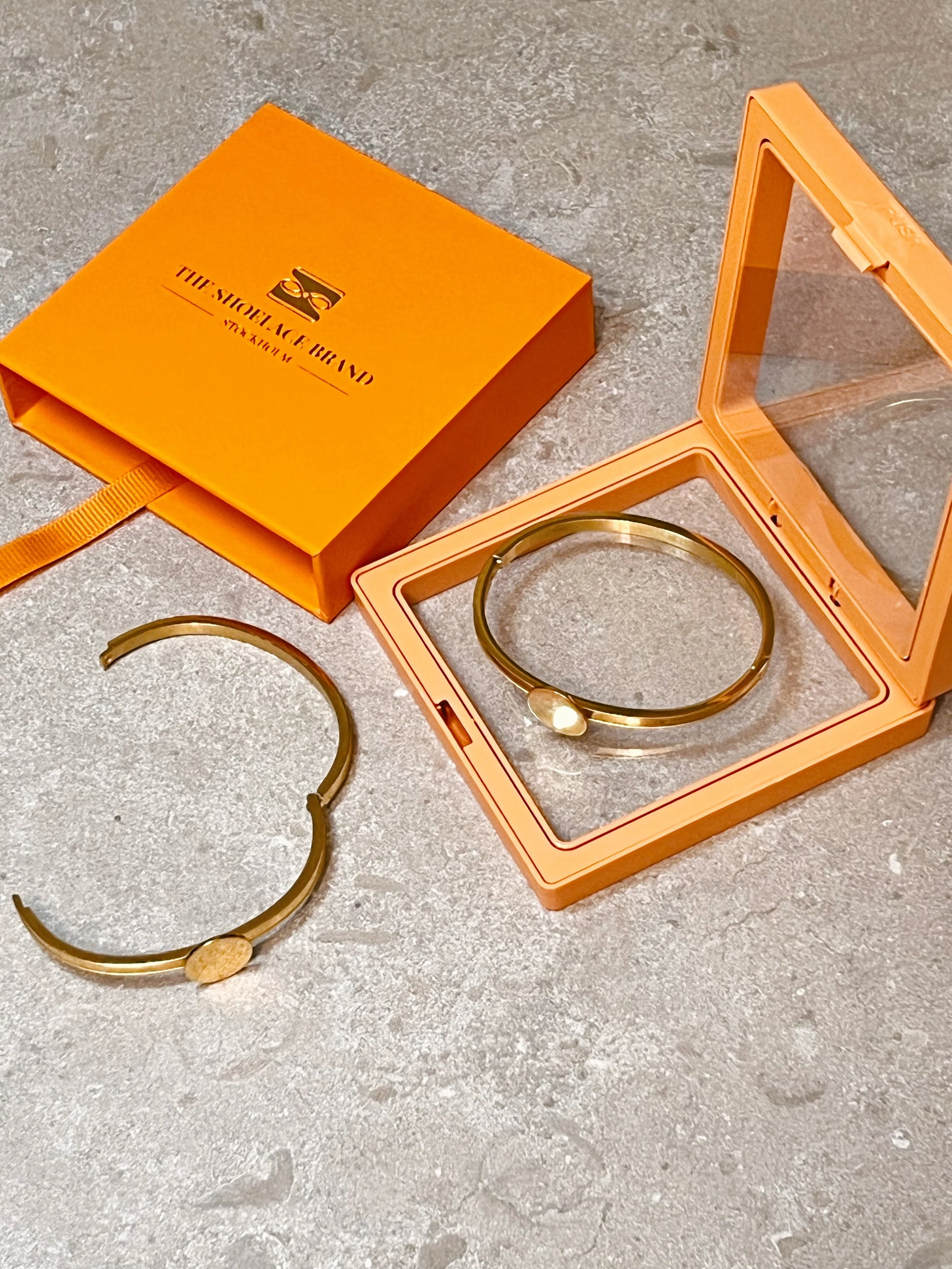 Armband Button Base Gold Cuff - The Shoelace Brand Stockholm | Lilla Hem