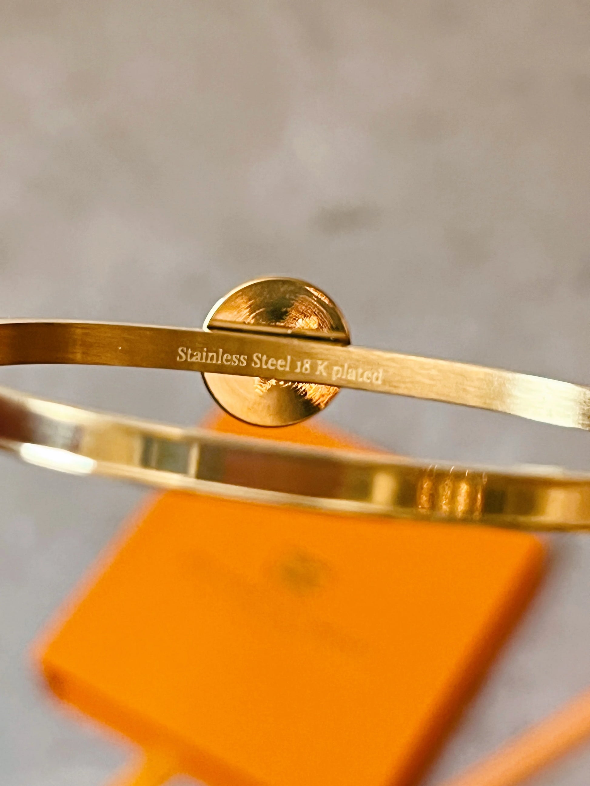 Armband Button Base Gold Cuff - The Shoelace Brand Stockholm | Lilla Hem