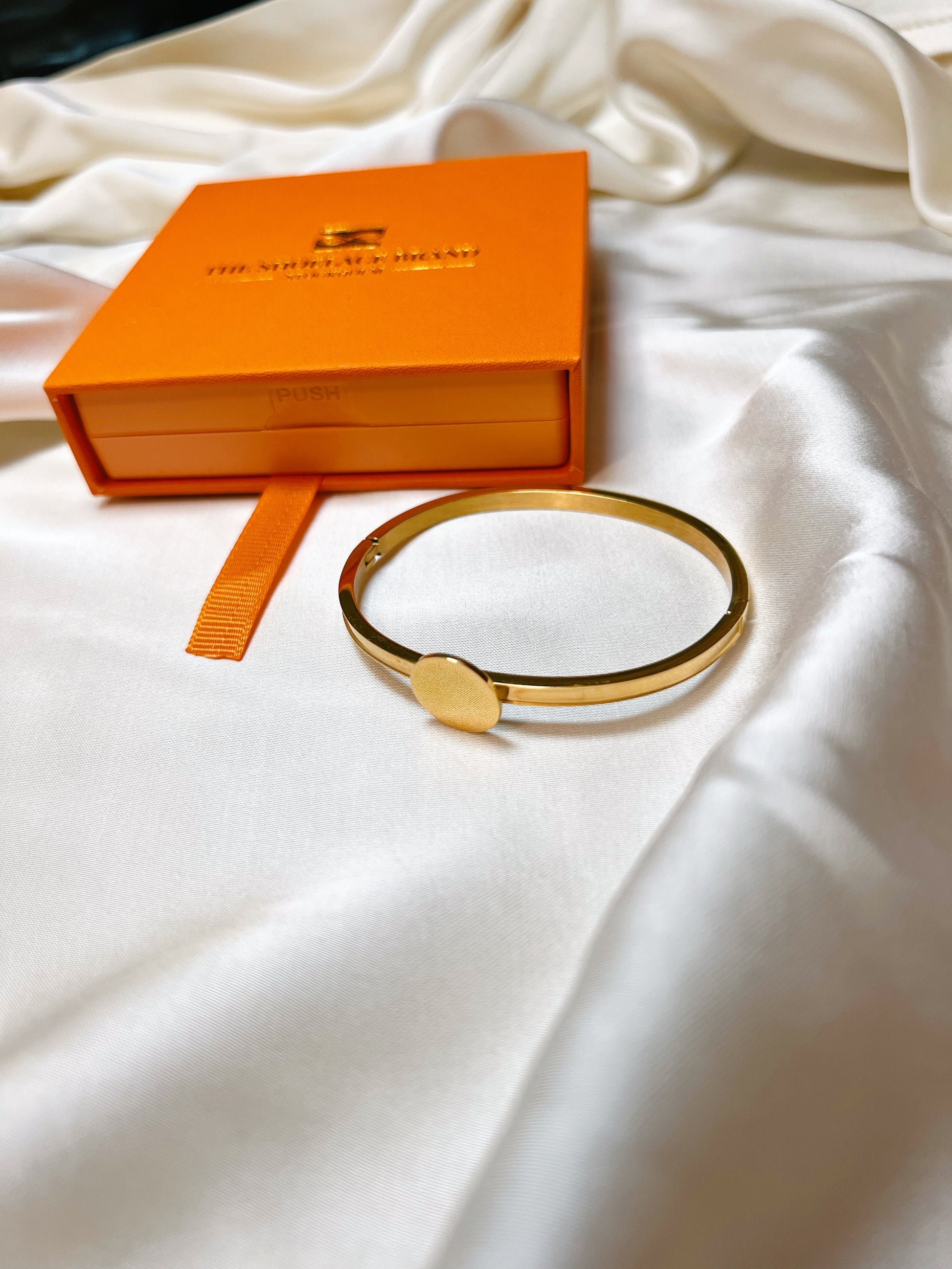 Armband Button Base Gold Cuff - The Shoelace Brand Stockholm | Lilla Hem